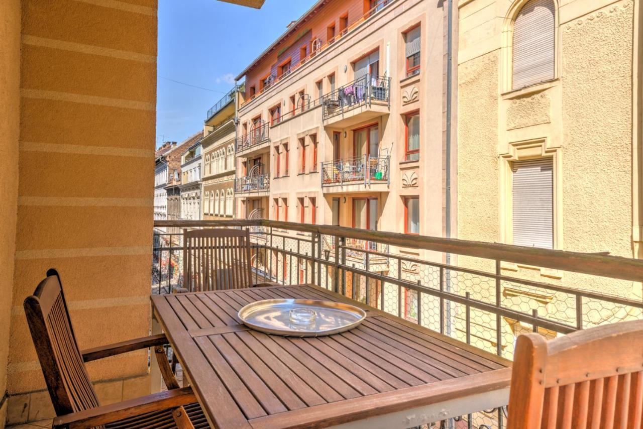 Central Downtown Apartments บูดาเปสต์ ภายนอก รูปภาพ